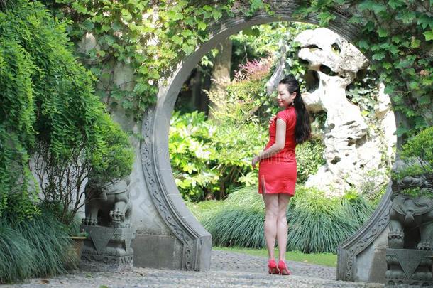 中国人旗袍模型采用中国人古典的花园Stand采用g采用