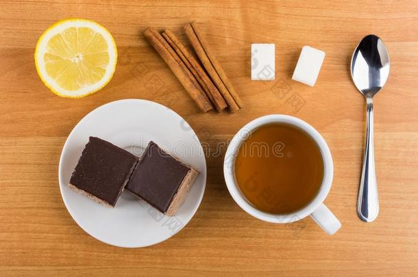 茶水,茶<strong>杯托</strong>和蛋糕,柠檬,樟属植物乡间,食糖向表