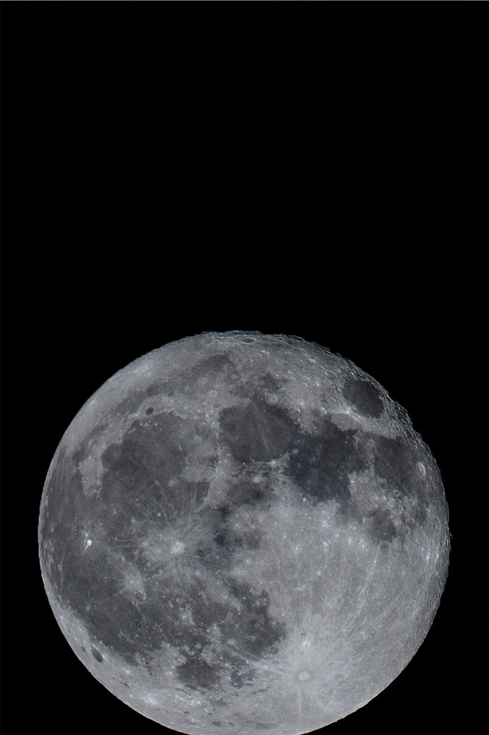夜晚月球超清细节特写手机壁纸